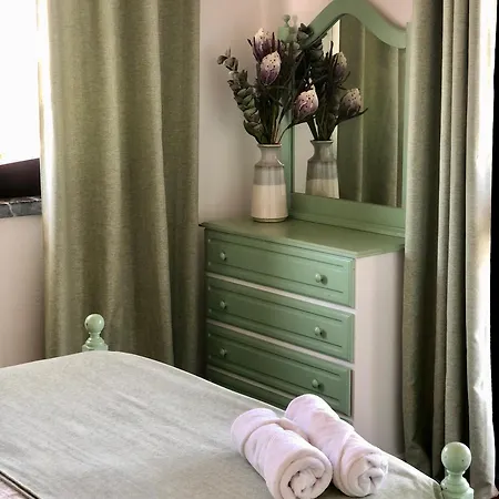 בית נופש Alojamento Santa Helena *