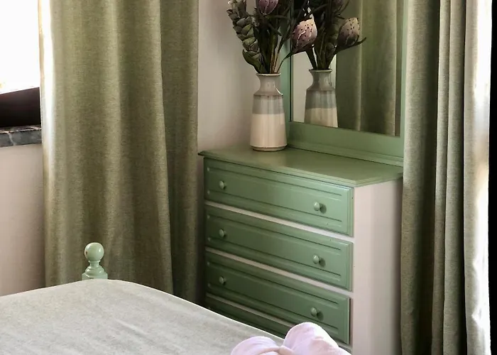 בית נופש Alojamento Santa Helena *