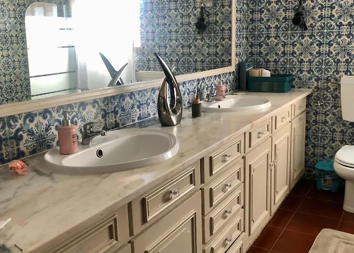 בית נופש Alojamento Santa Helena *